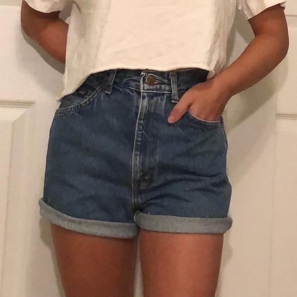 Chic High Waisted Shorts - Picture 2 of 7